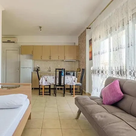 Veronika Apartments *