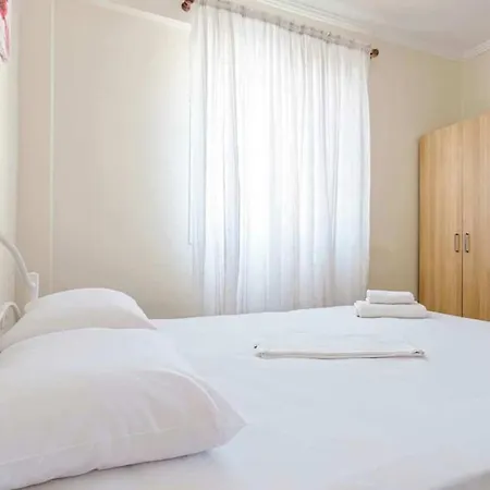 Veronika Apartments