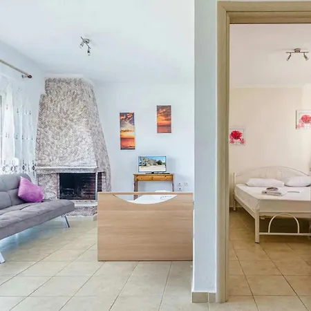 Veronika Apartments דירה