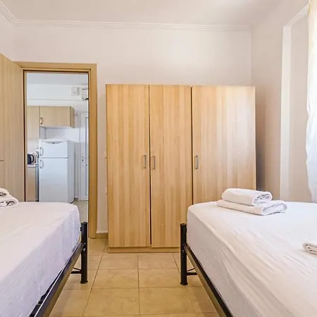 Veronika Apartments דירה *